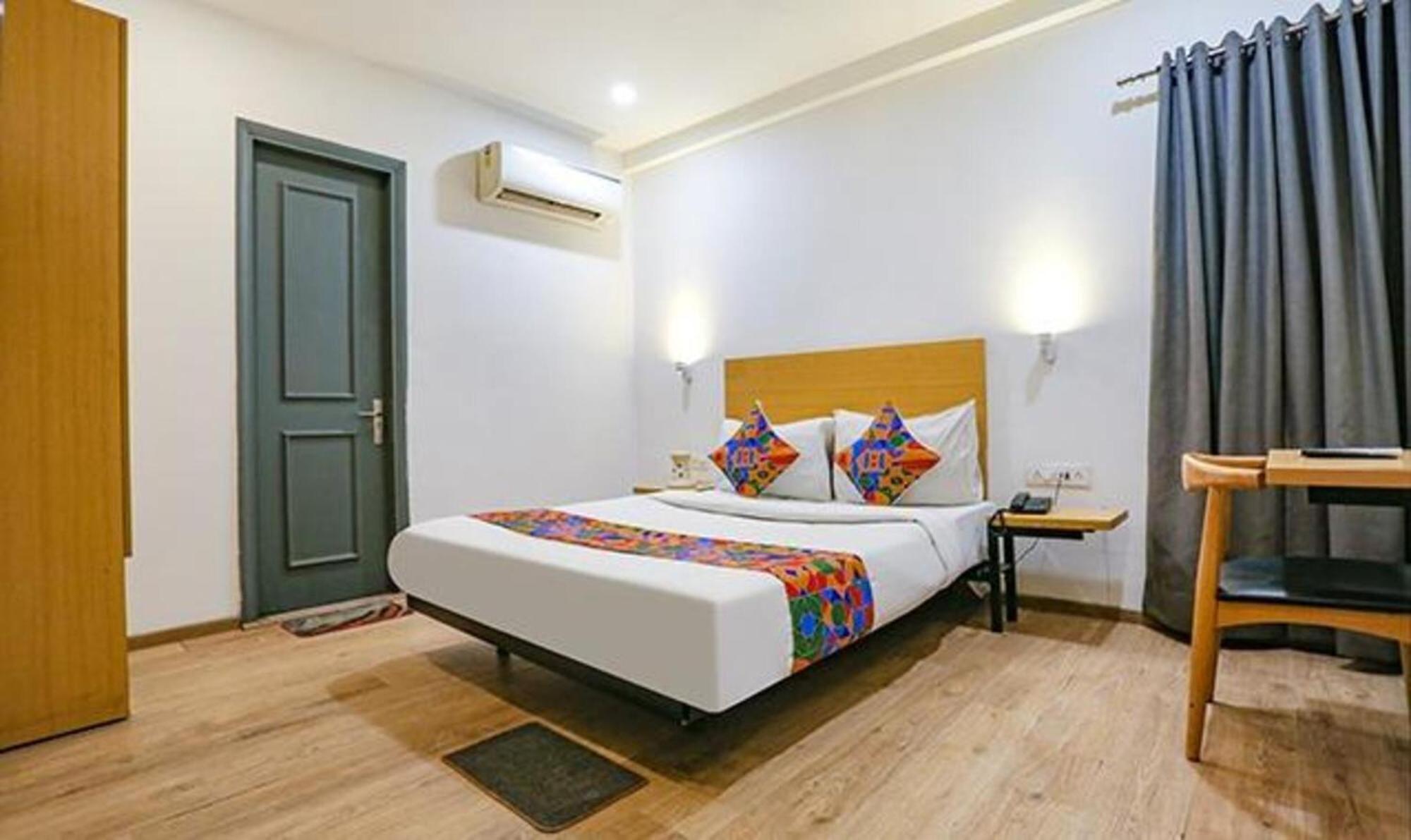 Fabhotel Urban Residency Model Town Yeni Delhi Dış mekan fotoğraf