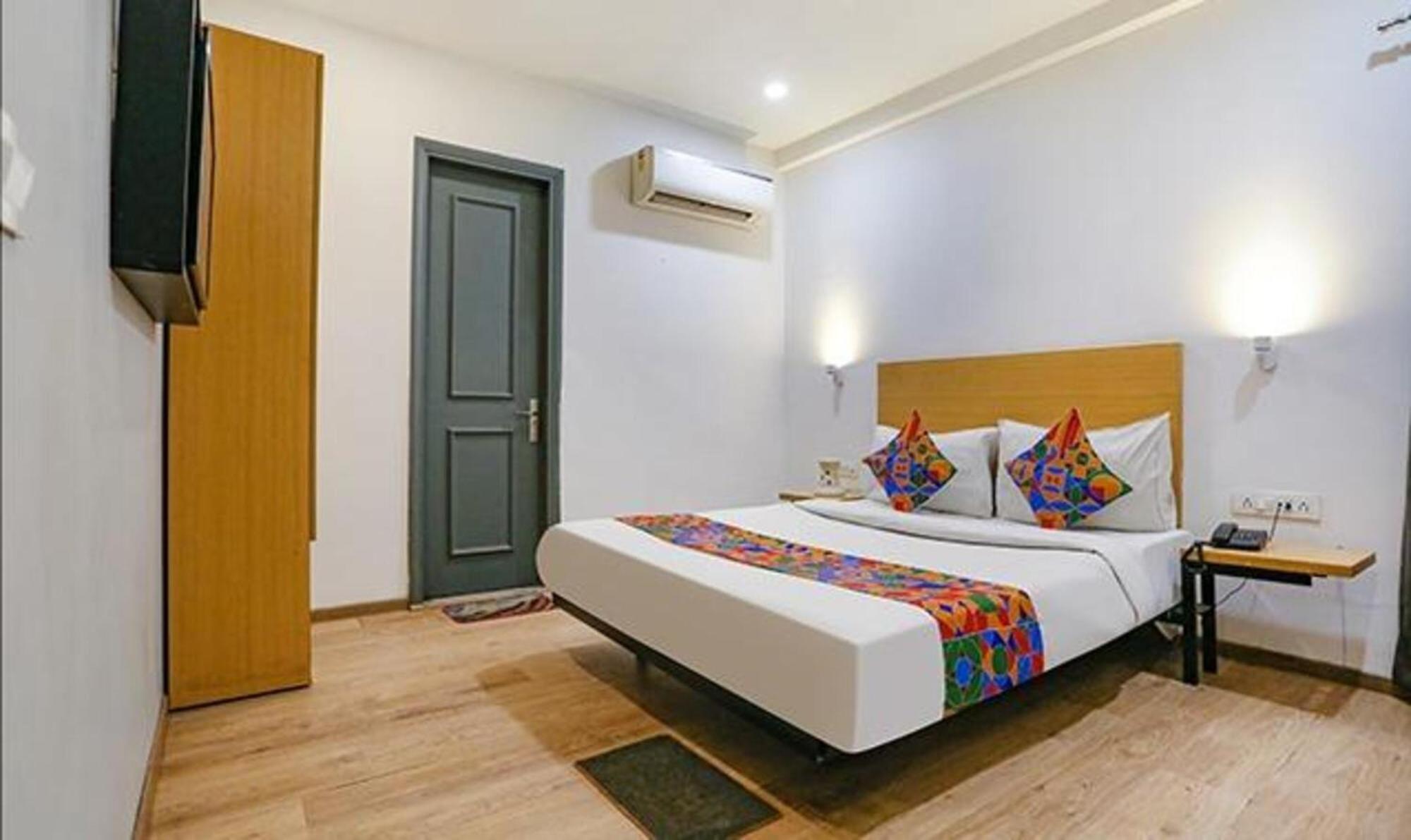 Fabhotel Urban Residency Model Town Yeni Delhi Dış mekan fotoğraf