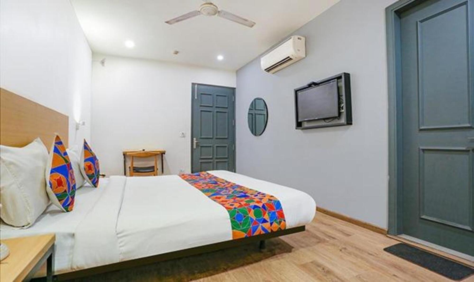 Fabhotel Urban Residency Model Town Yeni Delhi Dış mekan fotoğraf